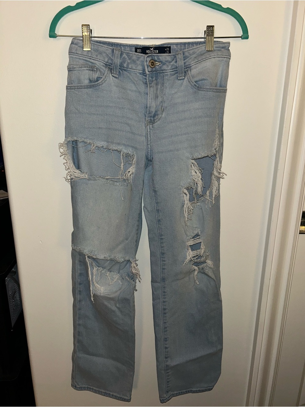 Hollister Low-Rise Distressed Dad Jeans